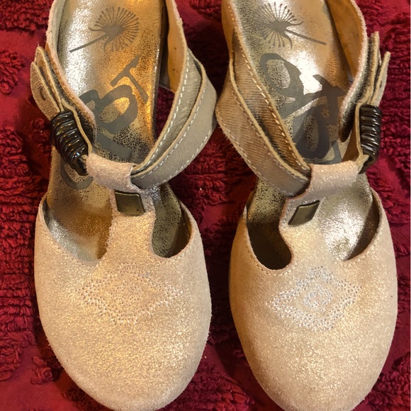 OTBT Tan and Gold Mules size 7.5 - Picture 1 of 6